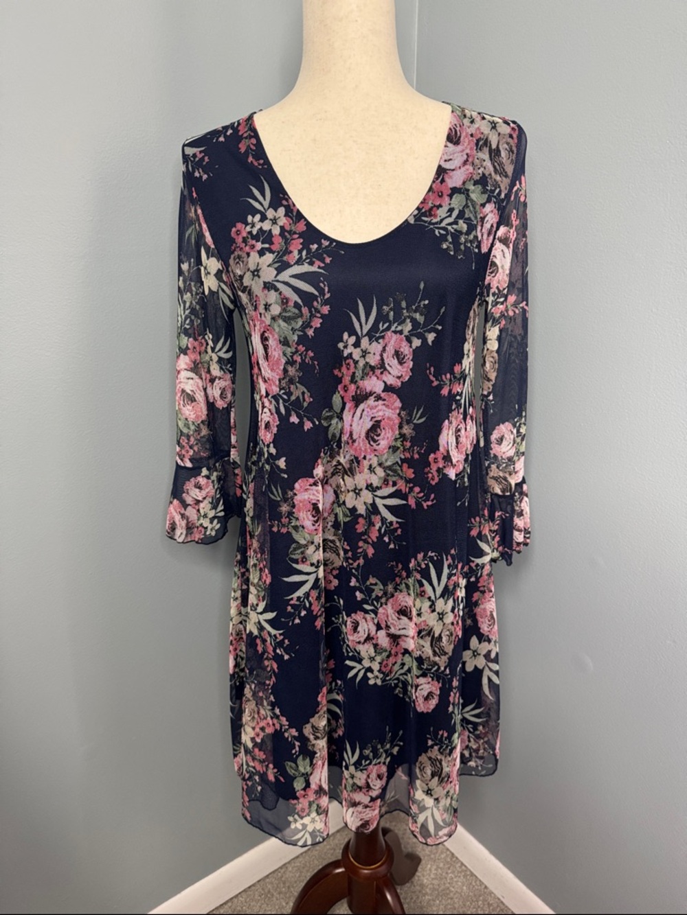Wilde Women’s Blue Floral V-Neck A-Line Dress Sz M